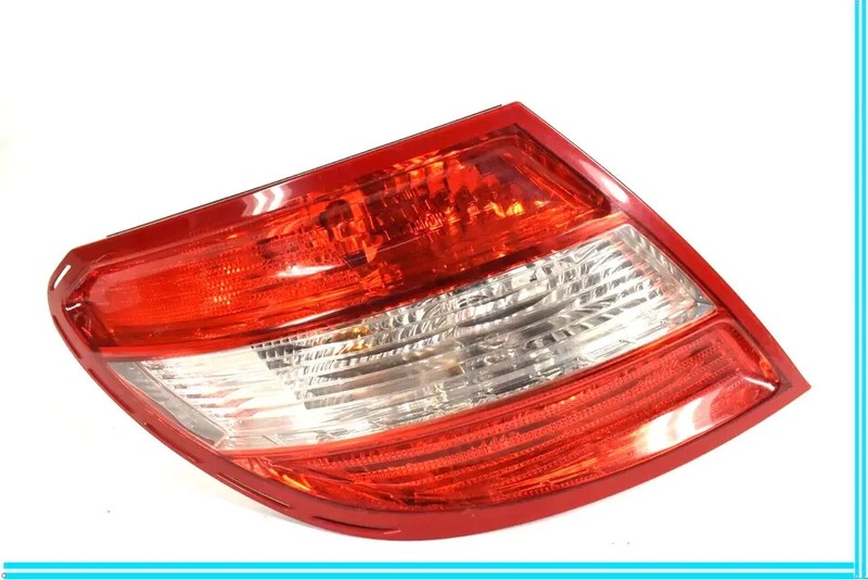 08-11 Mercedes W204 C300 C63 AMG Rear Left Side Taillight Tail Light Lamp OEM