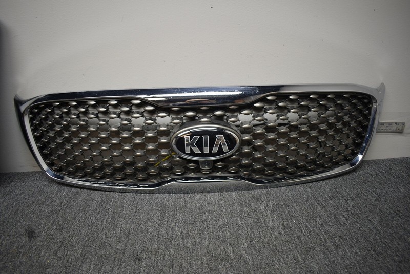 2015-2018 KIA SORENTO FRONT GRILLE WITH CAMMERA FACTORY OEM