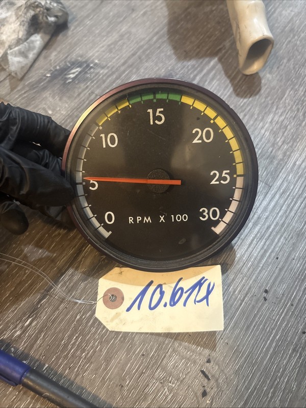 Freightliner COLUMBIA RPM Gauge 8270943-000