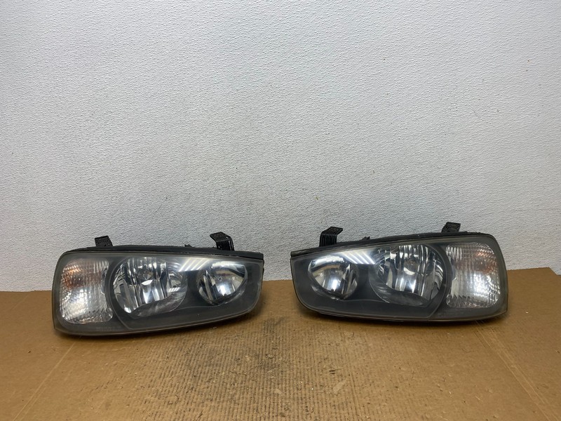 2001 2002 2003 Hyundai Elantra Left+Right Side Set Halogen Headlights AE1619 DW