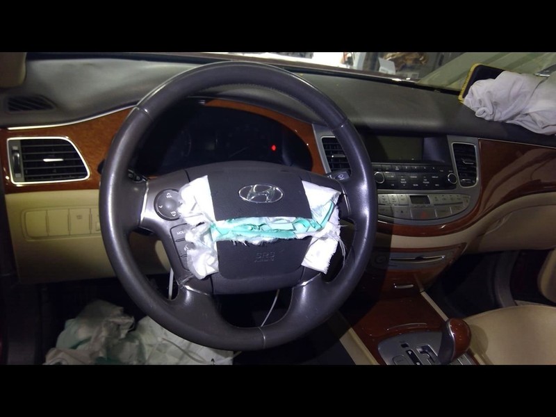 GENESIS 2013 Steering Wheel 1669238