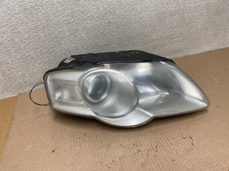 2006-2010 Volkswagen Passat Right Passenger Side Halogen Headlight OEM Z3913 DW