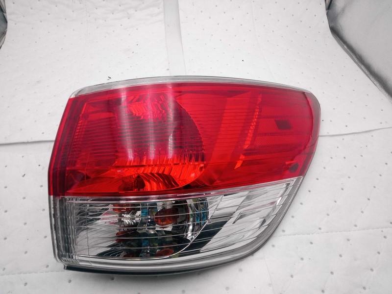2013 Nissan Pathfinder Right Tail Light Assembly Silver OEM Used 135K Miles