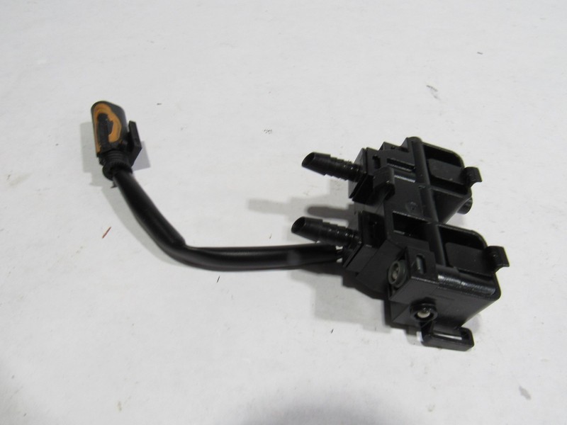 18-20 Mercedes S560 W222 2020 Front Windshield Washer Nozzle :M