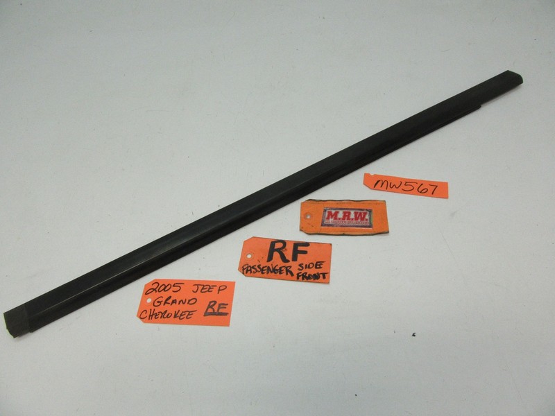JEEP GRAND CHEROKEE RIGHT FRONT DOOR PANEL TOP OUTER MOLDING GLASS WINDOW SEAL R