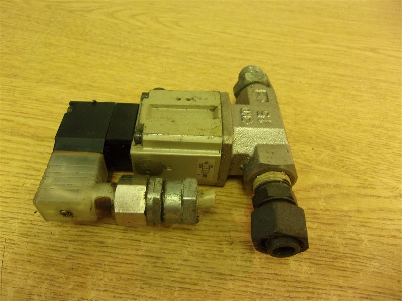 CKD CVS2-15-02H-1 Solenoid Valve *FREE SHIPPING*