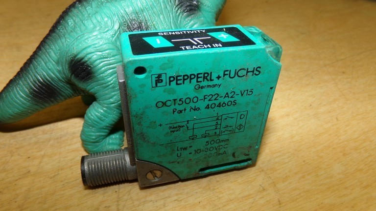 Pepperl + Fuchs OCT500-F22-A2-V15, Photoelectric *Free Shipping*