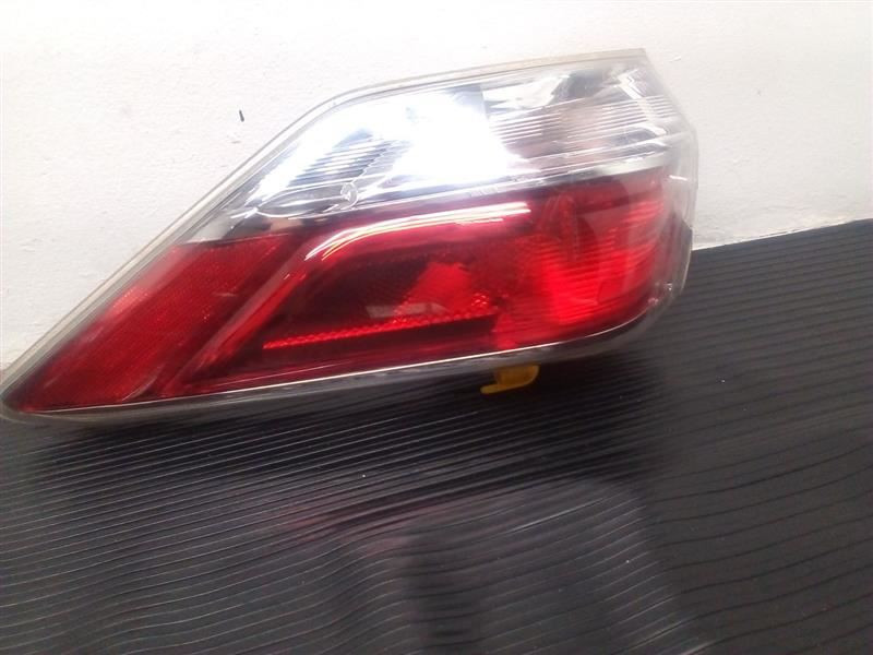 14-16 Toyota Highlander Right Passenger Tail Lamp Quarter Mounted OEM 815500E100
