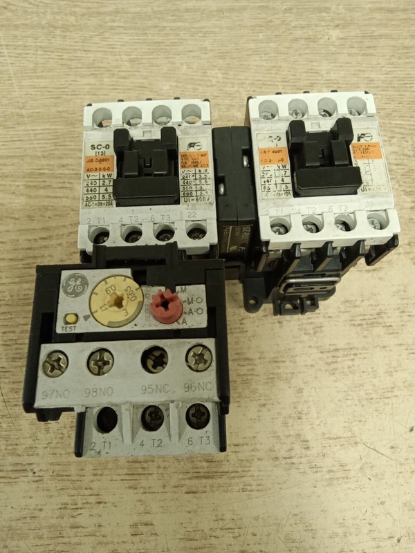 Fuji SC-0 Motor Reversing Set with GE Dial Adjustable Overload Relay CR7G1WE