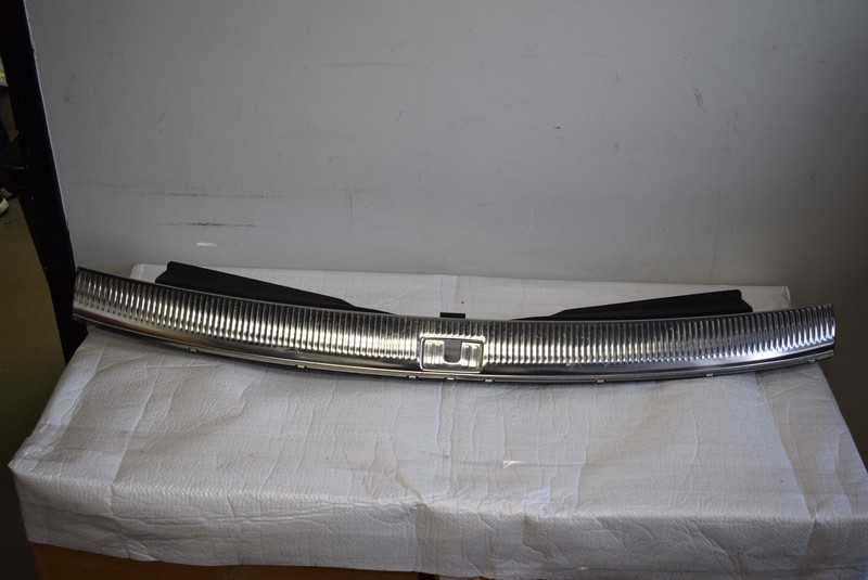 2007 2008 2009 2010 AUDI Q7 4L REAR LOWER TRUNK HATCH TRIM 4L0-864-483-J OEM