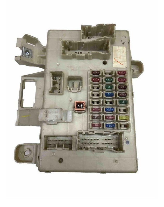 Toyota 4Runner junction box 2003 2004 2005 fuse relay block assy OEM