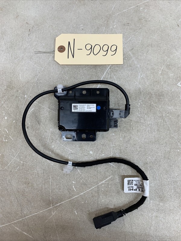 Tesla M3 Front Center Console Data USB Hub Charger Control 1093295-00A 9099 B123