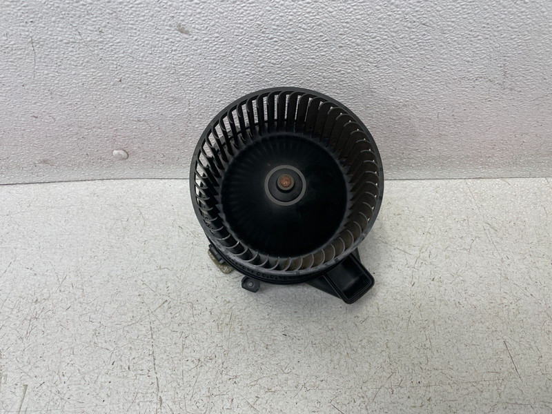 17 18 19 BMW G30 540i 530i HVAC AC Heater Blower Motor Fan 1401 OEM
