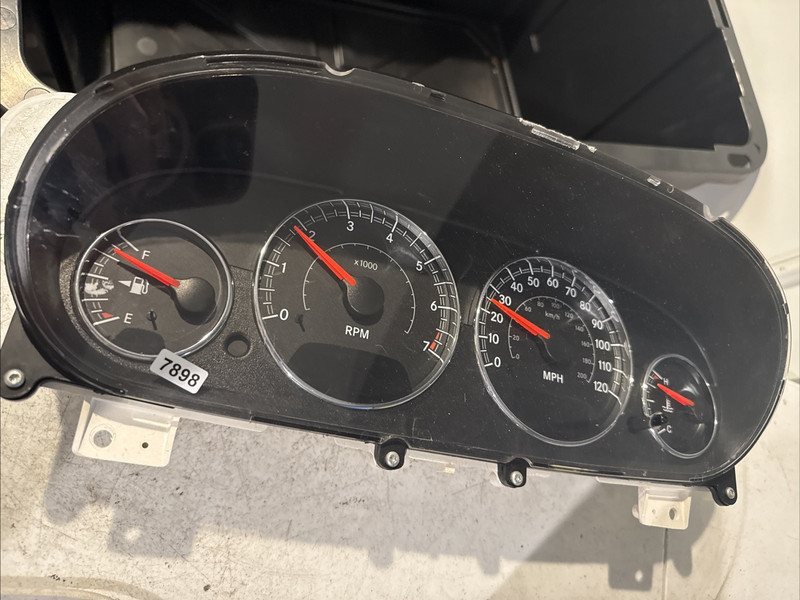 2004-06 Chrysler Sebring Convertible Speedometer Cluster MILES 117,006