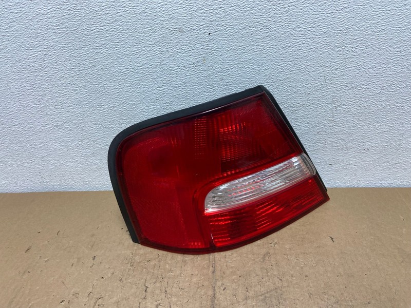 2000 to 2001 Nissan Altima Left Driver LH Side Tail Light OEM AC7316 LK