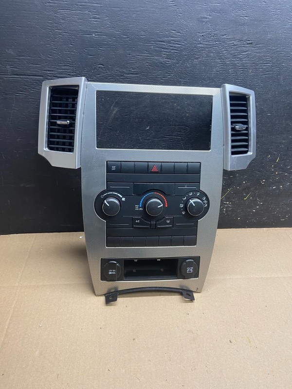2008 to 2010 Jeep Grand Cherokee Center A/C Heater Climate Control OEM t9123 DG