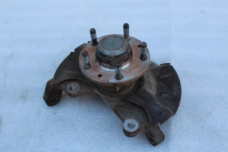 1992 MAZDA MPV VAN LEFT DRIVER SIDE FRONT SPINDLE KNUCKLE HUB 2WD