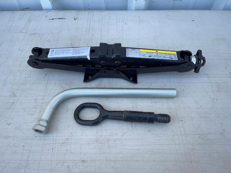2016 AUDI A3 JACK WITH WRENCH 56781