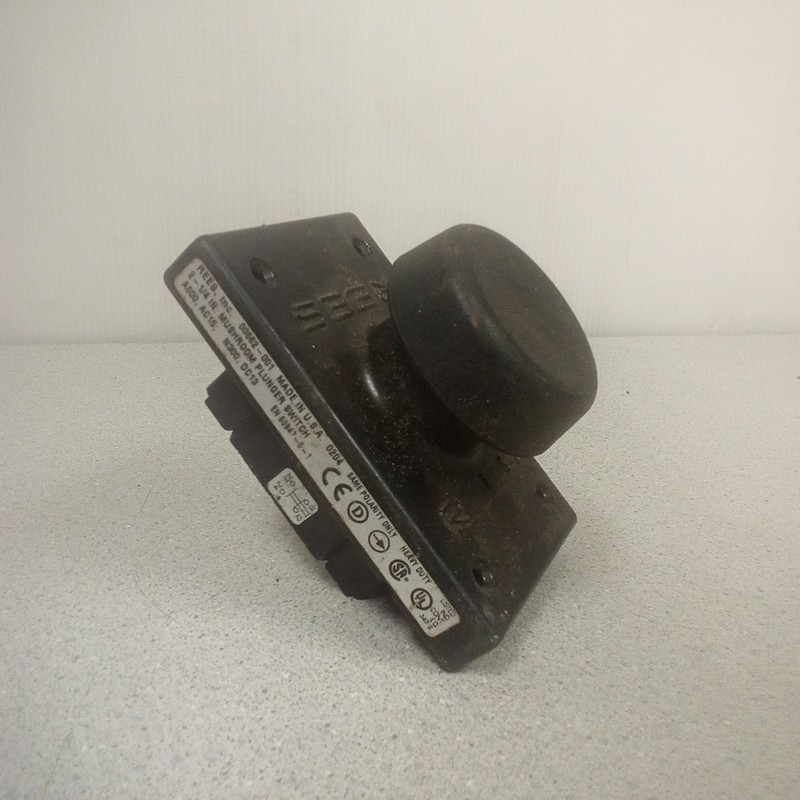 REES 0062-001 2-1/4in Mushroom Plunger Switch