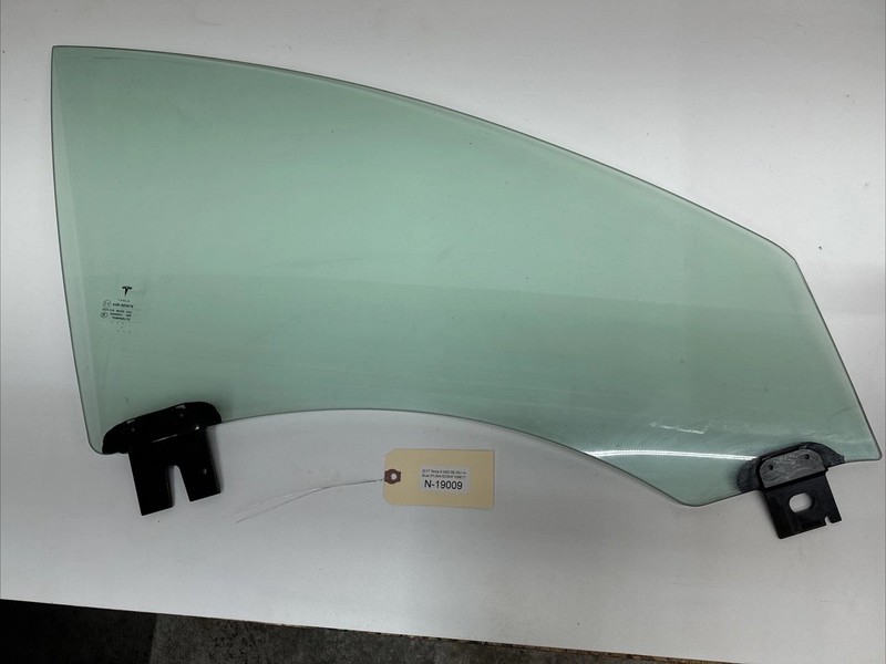 2017 Tesla Model S Front Right Side Door Window Glass 19009 S1
