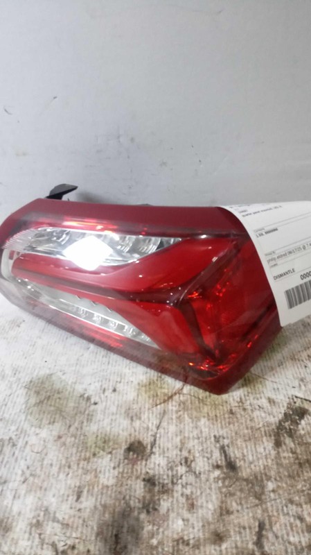 2020 Chevrolet Malibu Right Tail Light Assembly White 106K Miles OEM Used