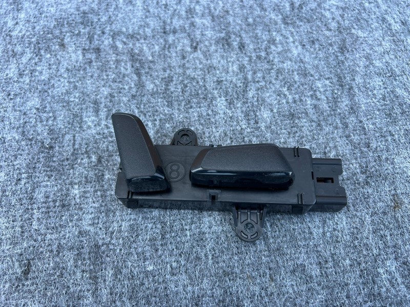 INFINITI QX60 2022-2026 OEM FRONT RIGHT PASSENGER SEAT ADJUSTMENT CONTROL SWITCH