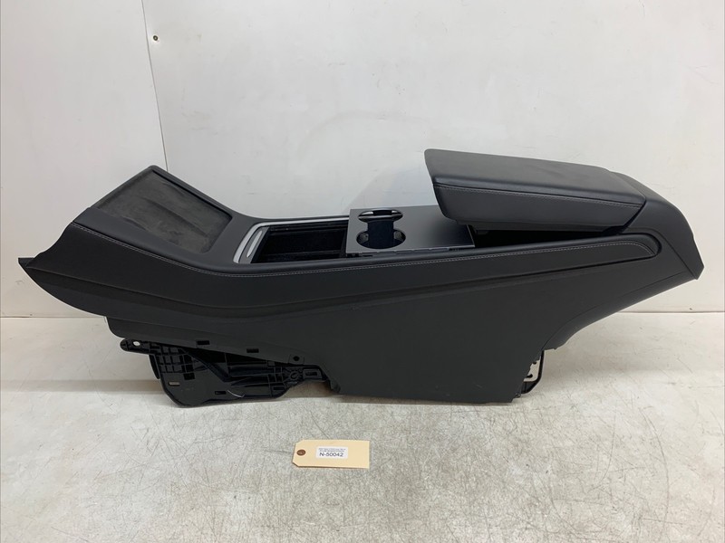 18-21 TESLA MODEL 3/Y CENTER CONSOLE1614943-70-C 50042