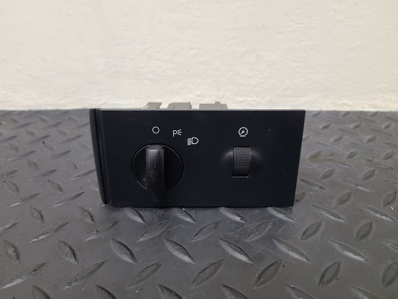 05-07 Ford F250SD F350SD Headlamp Switch W/O Fog Lamp OEM 5C3Z-11654-AAA