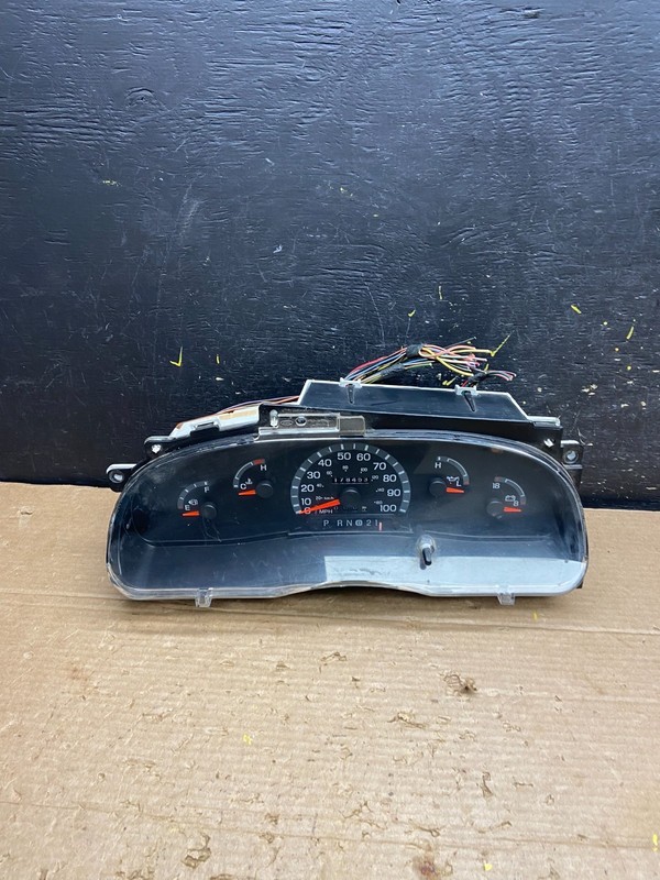 2001 - 2002 Ford Econoline E250 E350 Van Speedometer Instrument Cluster w3094 DG