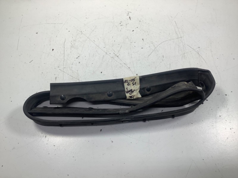 02-05 Honda Civic SI Front Hood Seal Rubber 74146-S6A-E01 OEM