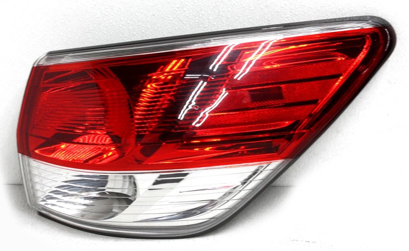 OEM Nissan Pathfinder (3.5L) Right Passenger Side Halogen Tail Lamp Lens Crack