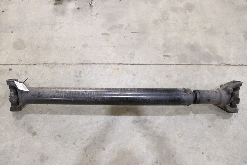 2008-2017 FREIGHTLINER CASCADIA 125 CENTER DRIVESHAFT CARDAN SHAFT OEM