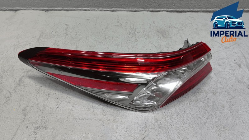 2018-2019 TOYOTA CAMRY REAR DRIVER SIDE OUTER TAILLIGHT LIGHT FULL LED OEM