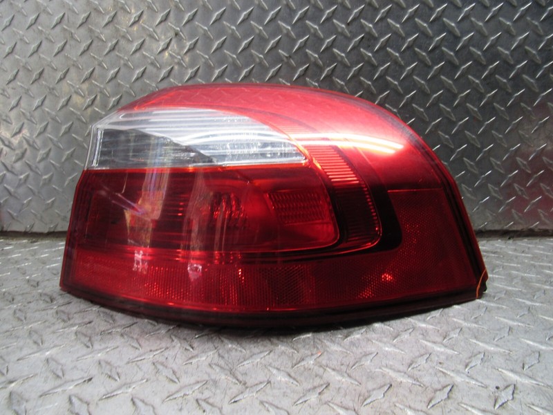 12 - 17 KIA RIO RIGHT PASSENGER REAR QUARTER PANEL MOUNTED ,INCANDESCENT ,HTBK