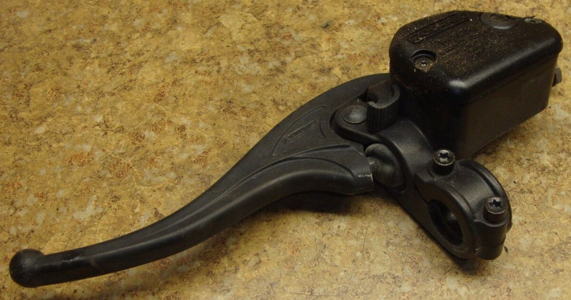 2002 Polaris Sportsman 500 HO 4x4 ATV Right Front Brake Lever Master Cylinder N9