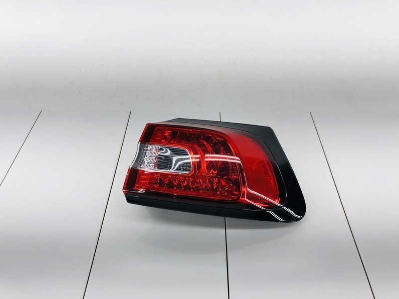 14-18 JEEP CHEROKEE REAR RIGHT PASSENGER SIDE OUTER TAIL LIGHT BRAKE LAMP OEM #2