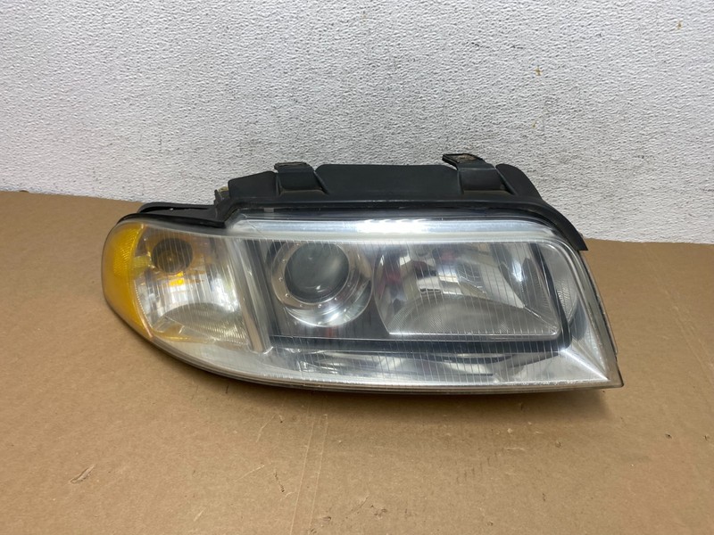 1999 to 2002 Audi A4 Right Passenger RH Side Halogen Headlight AD7870 DW