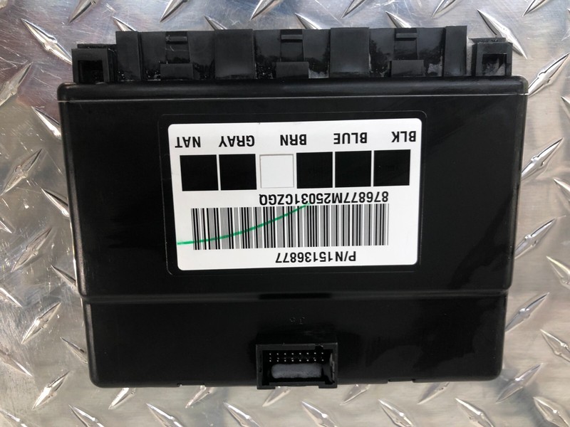 03-06 Cadillac Escalade Body Control Module 15136877 GMC Sierra Tahoe Yukon