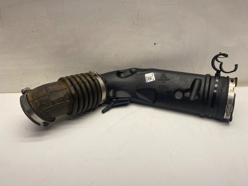 2013-2016 FORD ESCAPE 1.6L AIR INTAKE HOSE DUCT TUBE OEM