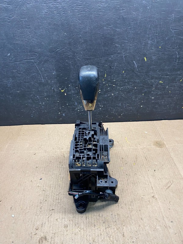 2013 to 2017 Toyota Avalon Automatic Transmission Gear Floor Shifter R8409 DG
