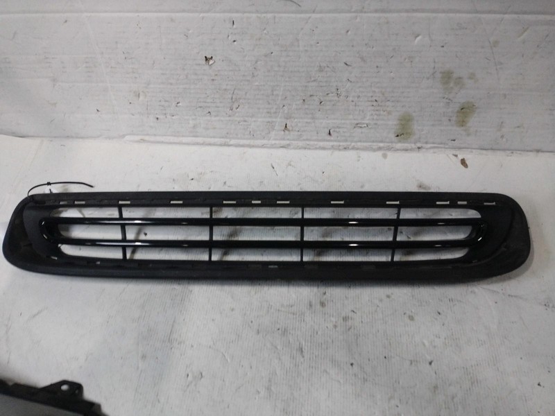 2014 FIAT 500 Grille OEM Black 4DR SUV 5NG26ZZZAA Used, 112K Miles
