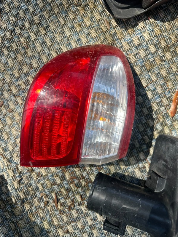 00-01 INFINITI I30 OEM LH RH PASSENGER SIDE TAILLIGHT ASSEMBLY
