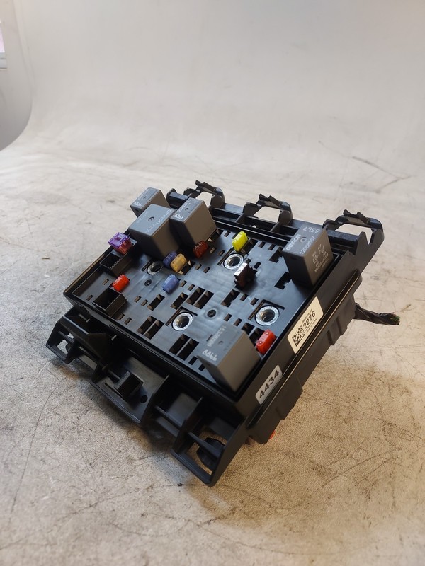 07-09 Pontiac G6 Rear/ Trunk Interior Junction Block Fuse Box OEM 25892276_03