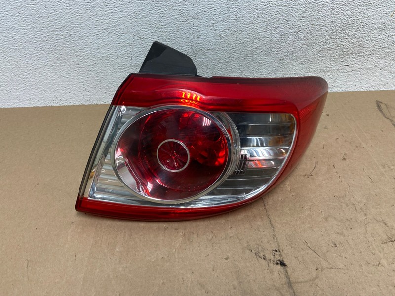 2010 to 2012 Hyundai Santa Fe Right Passenger RH Tail Light OEM AE6805 LK