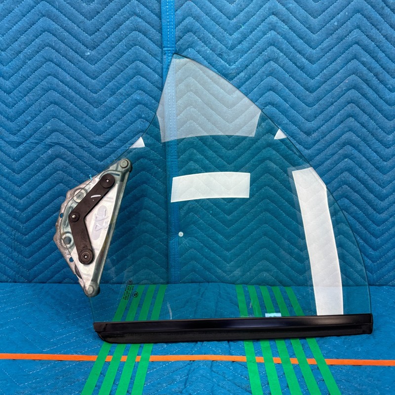 2001–2006 BMW 330Ci Cabrio E46 Rear Right Passenger Window OEM 43R001352