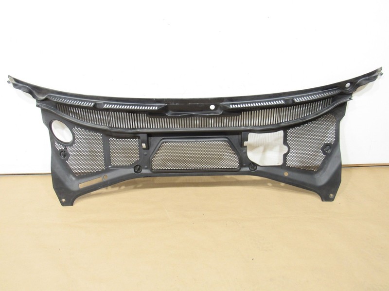 12-18 Bentley Continental GT W12 2015 Front Windshield Wiper Cowl Trim Cover ;A