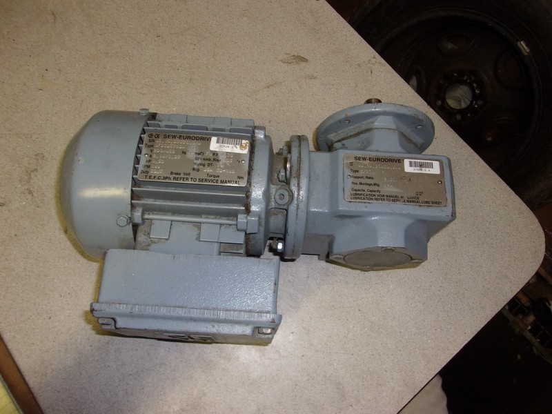Sew Eurodrive SF37DT7104 Type SF37 37626.04 Gearbox, Speed Reducer