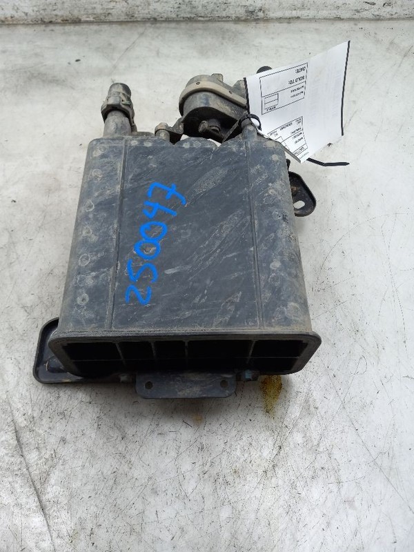 2005 TOYOTA XA SCION 1.5L FUEL VAPOR CANISTER