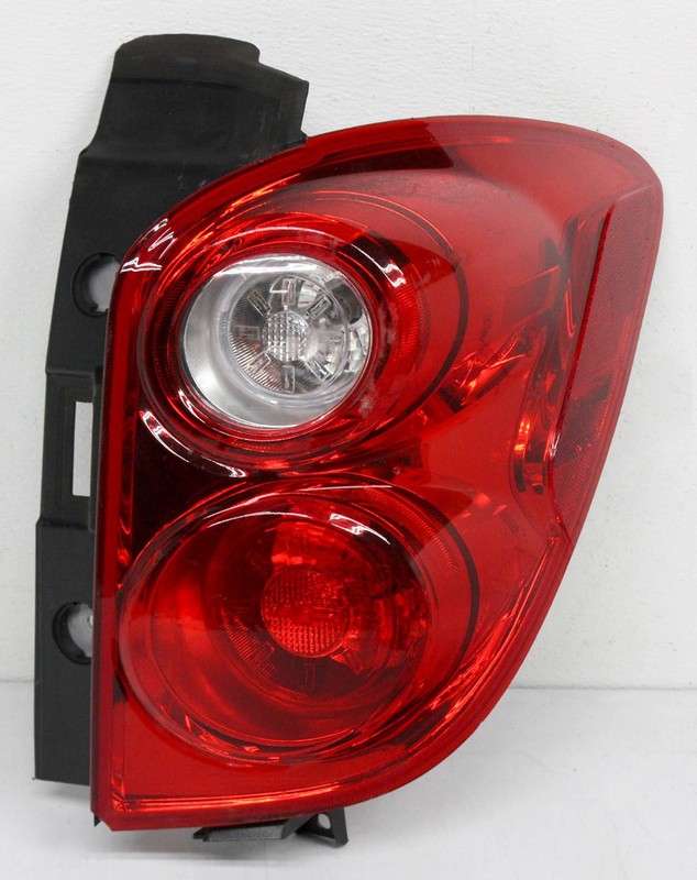 OEM Right Passenger Side Halogen Tail Lamp For Chevy Equinox 23267749 Lens Chip