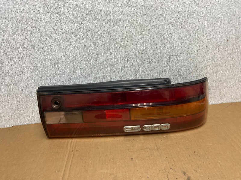 1995 1996 Lexus ES300 Right Passenger RH Side Tail Light Oem ad2717DG